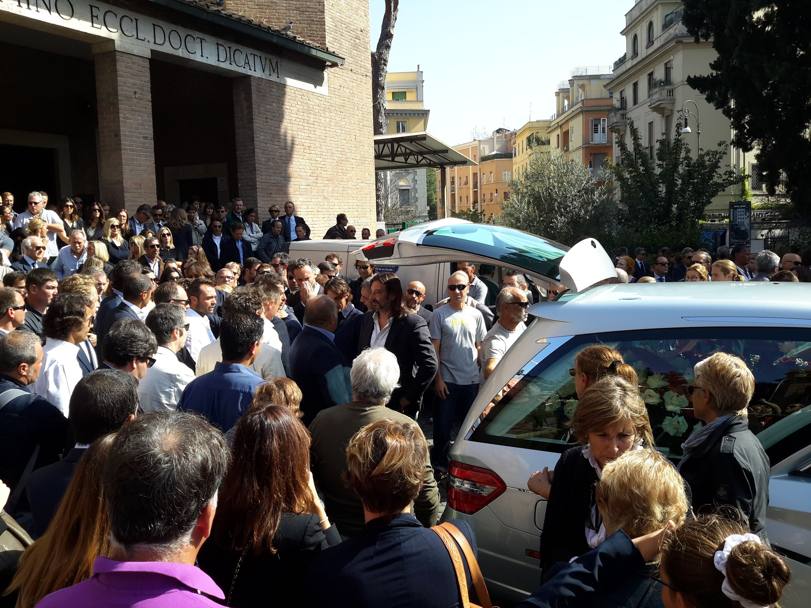Grossa partecipazione per i funerali di Andrea De Cesaris a Roma